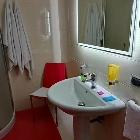 לינה וארוחת בוקר La Luna E Il Sole 3*