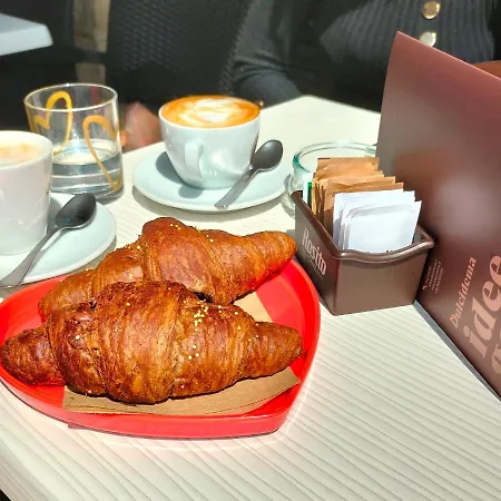 Oda ve Kahvaltı La Luna E Il Sole