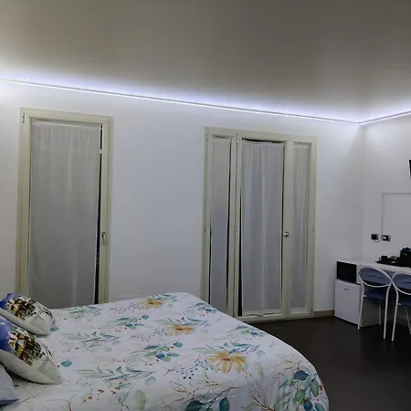 Oda ve Kahvaltı La Luna E Il Sole